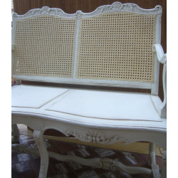 Kvalitatīvās niedru siksnu loksnes ir lieliski piemērotas Thonet krēslu sēdekļiem.
