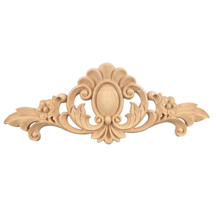 Fronton avec sculpture sur bois et fleurs motif