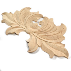 Dekoratyvinės medinės lentjuostės su medinių lapų dekoru