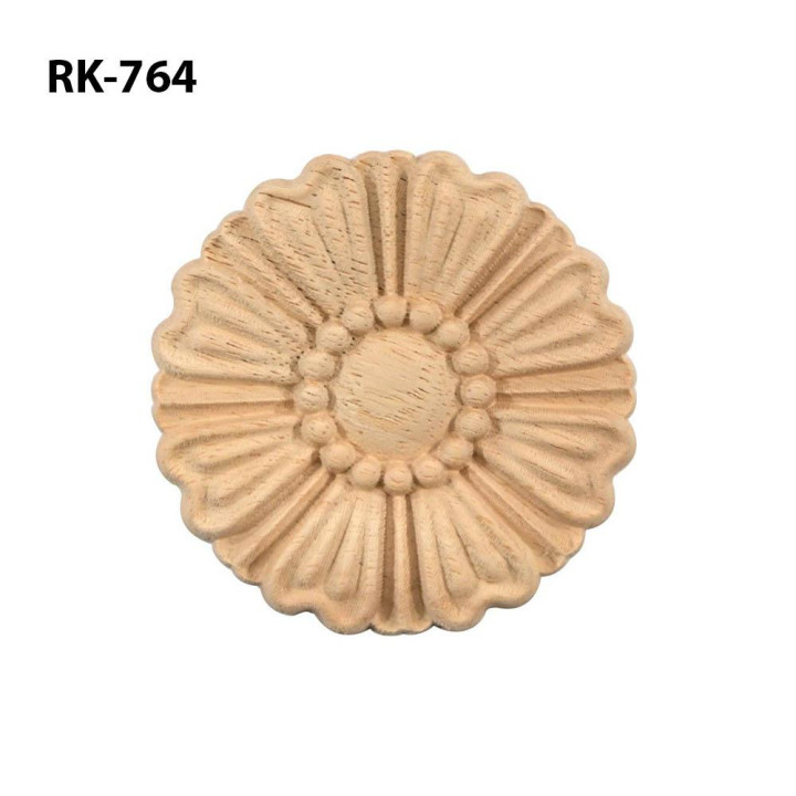 Holzapplikationen mit Blumenmotiven und  Rosette