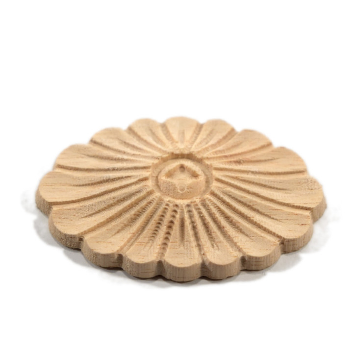 Dit snijwerk met bloemenpatroon meet 5 x 3,5 cm met een dikte van 7 mm.