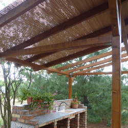 Āra bambusa žalūzijas efektīvai un dekoratīvai jūsu terases vai terases aizēnošanai