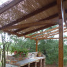 Ulkona käytettävät bambukaihtimet tehokkaaseen ja koristeelliseen varjostukseen terassille tai terassille.