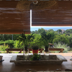 Zasłony okienne zapewniające prywatność, markiza przeciwsłoneczna na patio lub tarasie