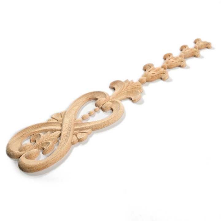 Intagli su legno con ghirlanda di tulipani