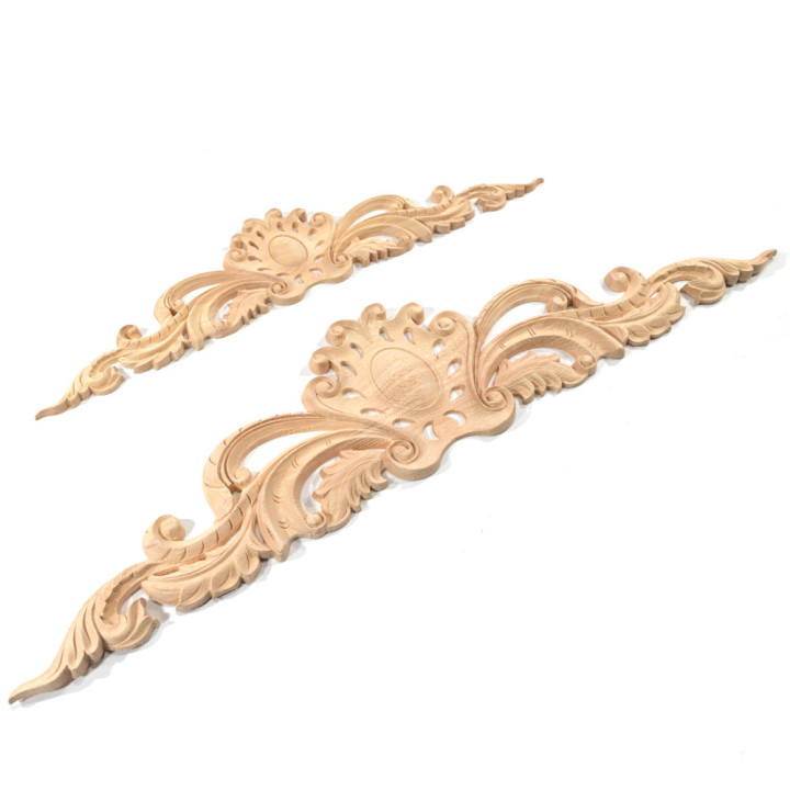 Adornos de madera tallada disponibles en varios tamaños
