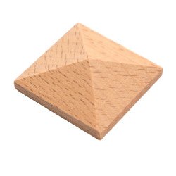 Dřevěné řezbářské vzory ve tvaru pyramidy