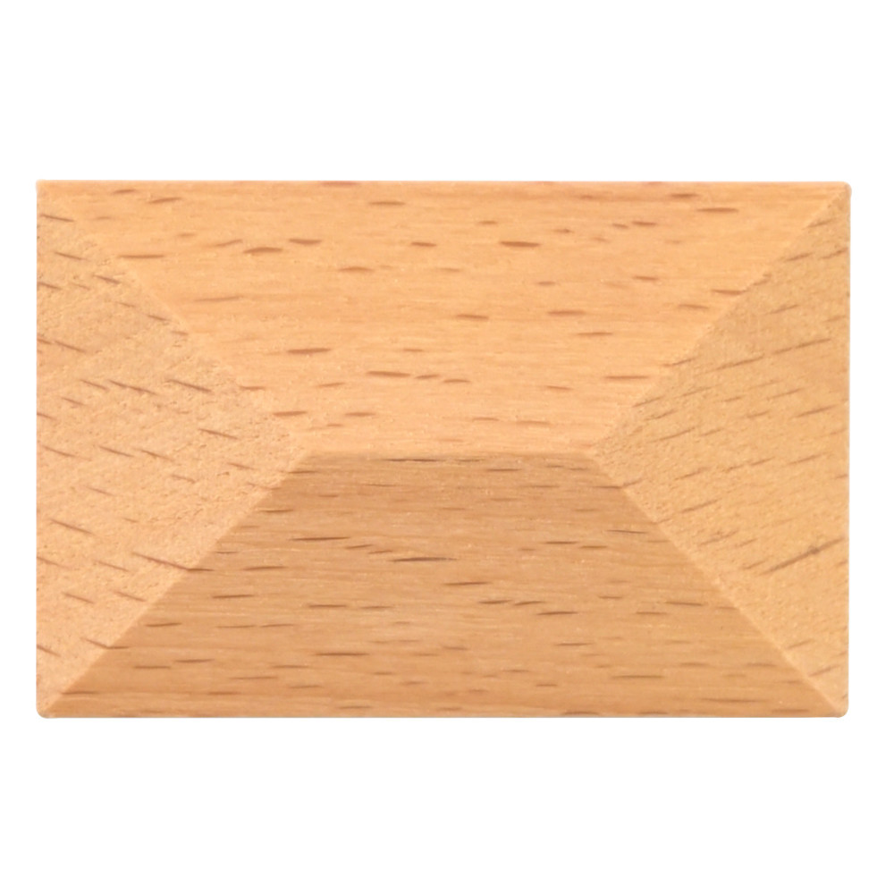 De houtsnijderij raadt aan: houten piramide.