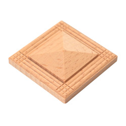 Pyramides carrées en bois sculptées, moulures d'angle en bois