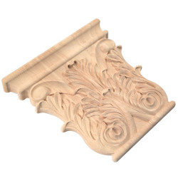 Dřevěné ornamenty ve stylu korintských sloupů s řezbou akantových listů.