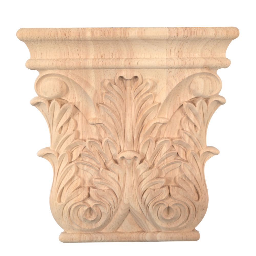 Drveni ukrasi u stilu korintskih stupova, s rezbarenim listovima akantusa