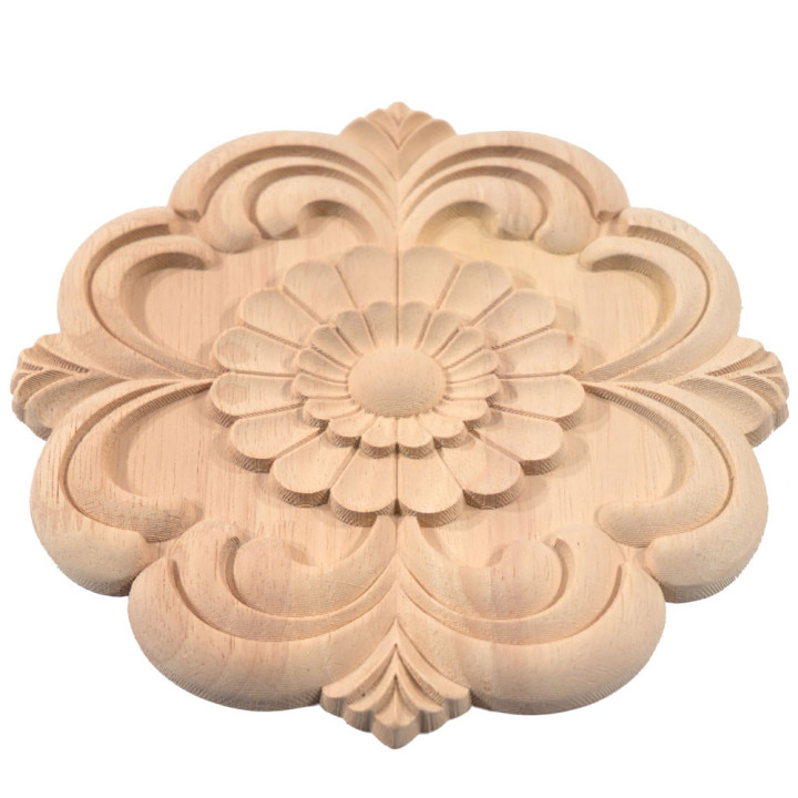 Drevorezby s kvetinovými vzormi, rozetové lišty na výplne dverí, nábytok