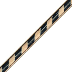 Intarsiaer med svarte og brune striper