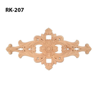 Sculpturi în lemn cu ornament floral la magazinul Naturtrend