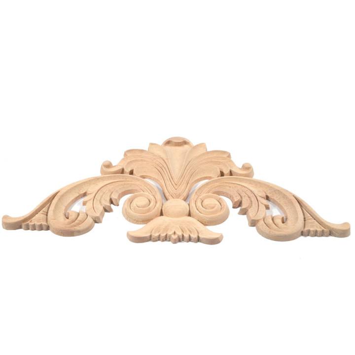 Adornos tallados para muebles en varios tamaños.