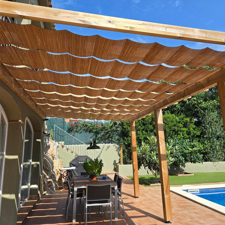Rolgordijn bamboe op maat voor pergola zonwering
