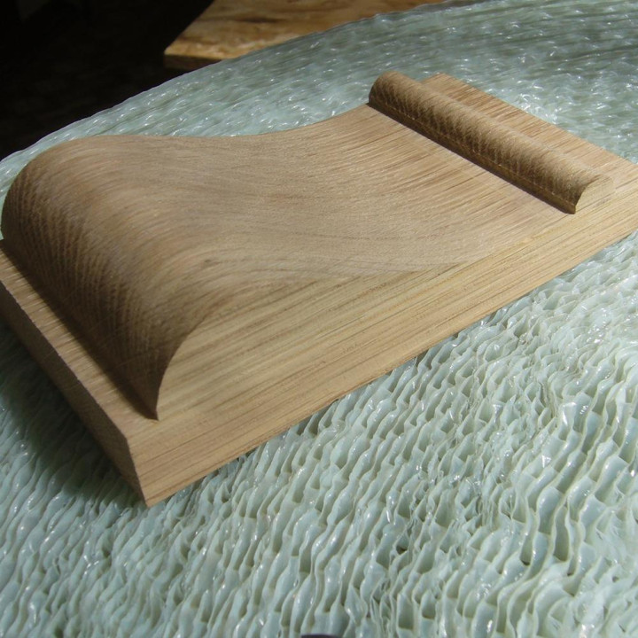 Sculpture de remplacement pour un vieux meuble.