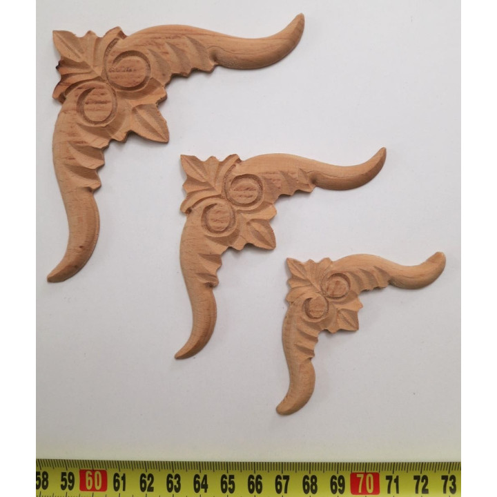 Träsniderier för möbler i flera olika storlekar