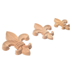 Apliques de madeira em forma de flor-de-lis