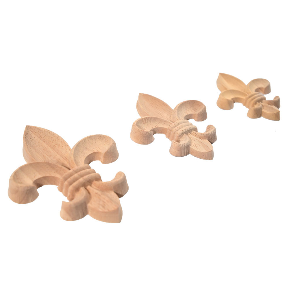 Holz Ornamente zum Aufkleben mit dem Motiv französische Lilie stehen im Angebot
