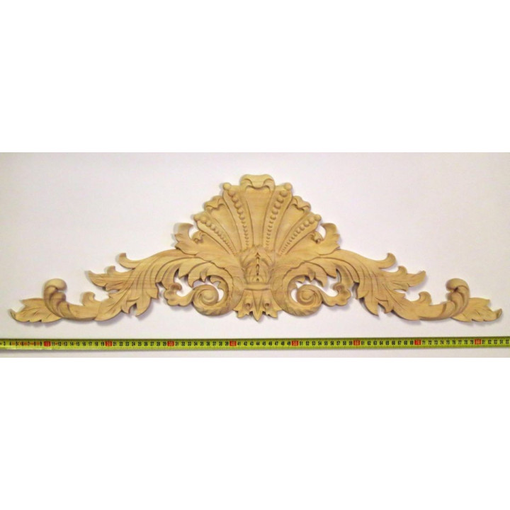 Medžio drožiniai su moliuskų ir akanto raštais