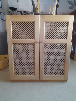 Elija entre nuestros paneles de madera listos para usar. Elija entre 6 tipos de madera diferentes. Adecuados para tabiques, como puertas de armarios de celosía de madera.