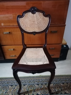 Oude meubels krijgen een nieuw leven. Koop voor restauratie en opknappen rieten banden van hoge kwaliteit voor stoelreparatie in onze webshop.