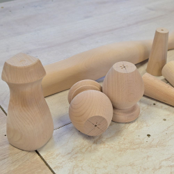 Choisissez parmi nos pieds de meubles en bois pour la construction et la restauration de meubles. Pieds de table, pieds de canapé, pieds de chaise et pieds de table basse.