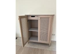 Modern komód rattan nádszövet ajtóbetéttel