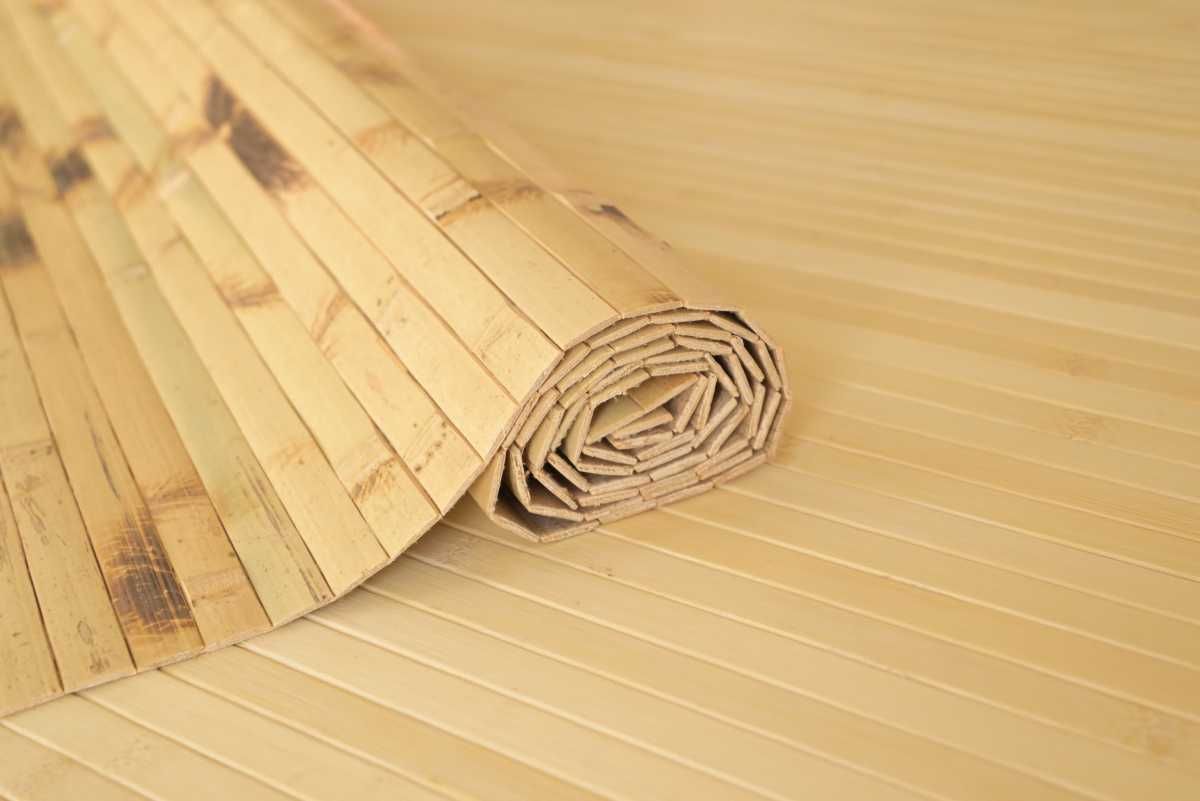 Bambusové obložení s textilním podkladem. Lze jej lepit na stěnu, ale je také vhodným materiálem pro dveřní vložky a příčky. Podívejte se do internetového obchodu Naturtrend!