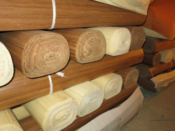 Limning av bambuväggskyddet är enkelt och snabbt. Väggbeklädnaden i bambu är lätt att rengöra och finns i lackerad och naturlig finish.