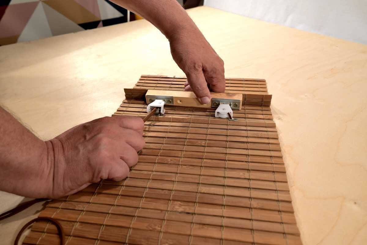 Estore romano em bambu feito à medida. Uma solução antiga para sombreamento moderno.