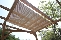 Looking for a retractable pergola shade? Looking for a movable terrace shade? Choose from 6 different materials in custom sizes.