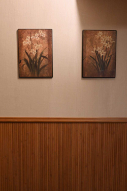 Dessa väggpaneler i bambu är mellanbruna med en textil baksida som är lätt att applicera på väggar. Kolla in vårt breda urval på Naturtrend shop!