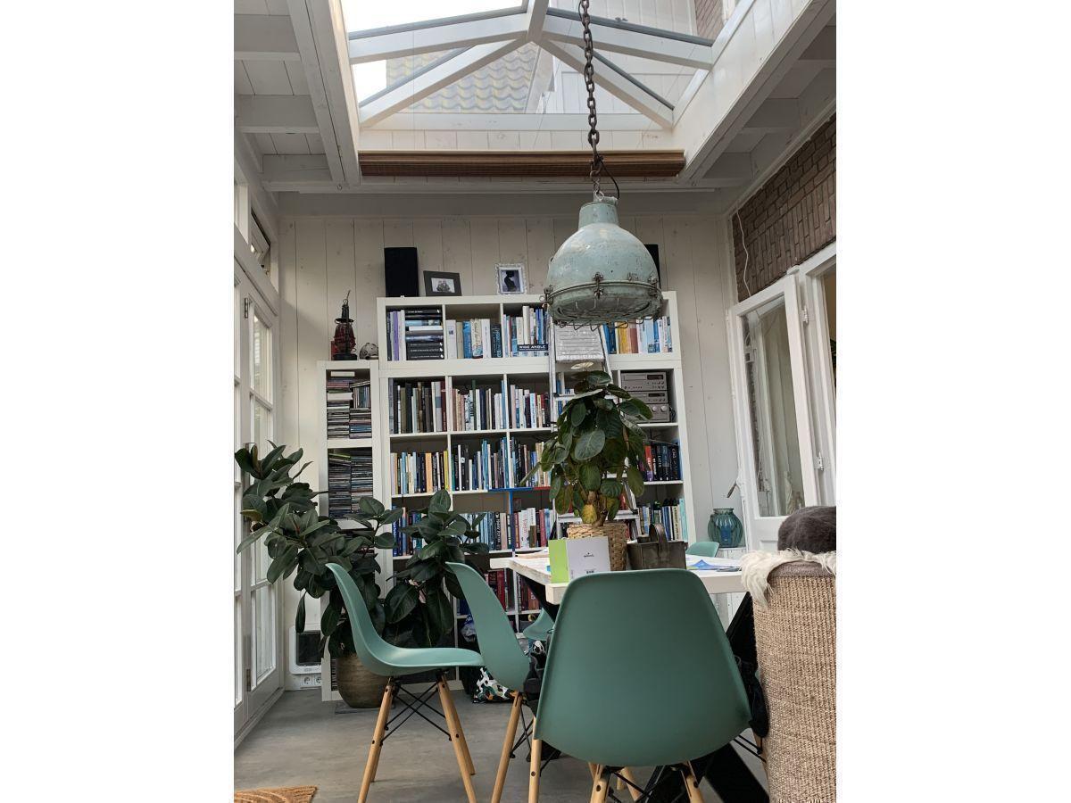 Rüsten Sie Ihr Büro mit Glasdach mit maßgefertigten BC30-Bambusrollos auf. Elegant, einziehbar und effektiver Sonnenschutz. Erhältlich in Breiten von bis zu 240 cm!