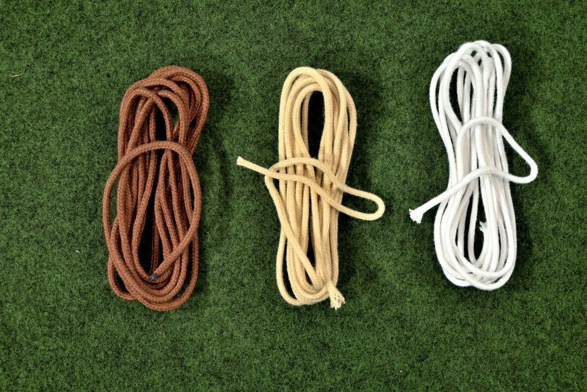 Поръчайте роло кабела си онлайн. Дебелина 3 мм. Предлага се в няколко цвята, от памучни и синтетични влакна.