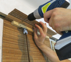 Você pesa-o e nós preparamo-lo. Seis materiais diferentes de cortinas de bambu com quatro mecanismos diferentes, produção rápida, entrega segura.