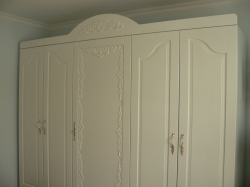 Carved wood appliques in several sizes, ready from stock, for furniture renovation ideas.